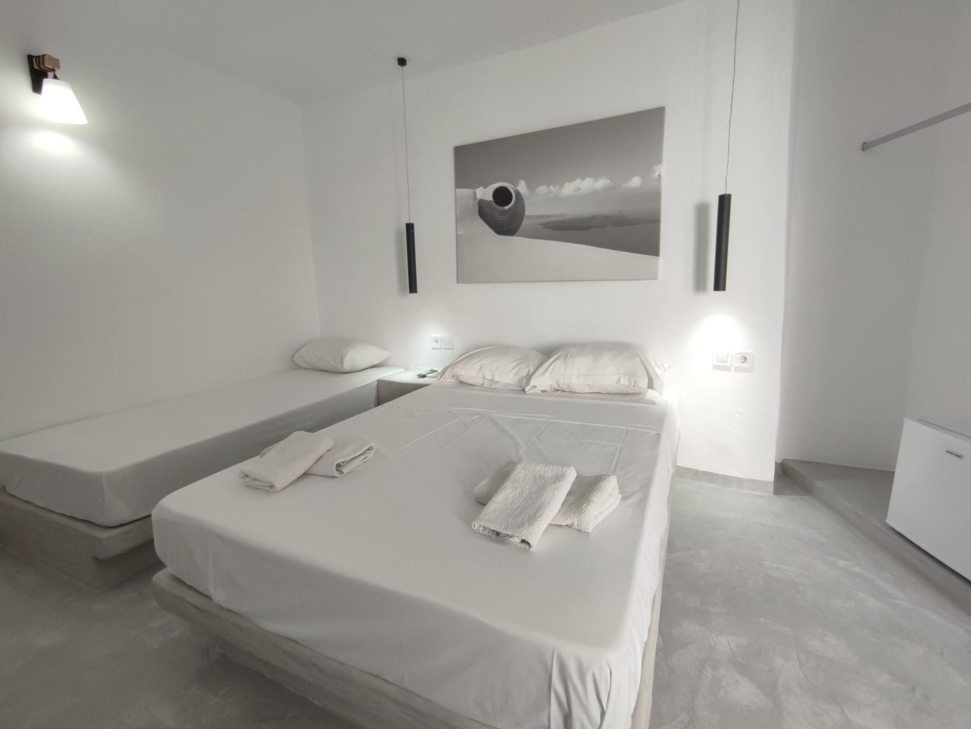 Central Santorini Serenity Rooms Fira  Ngoại thất bức ảnh