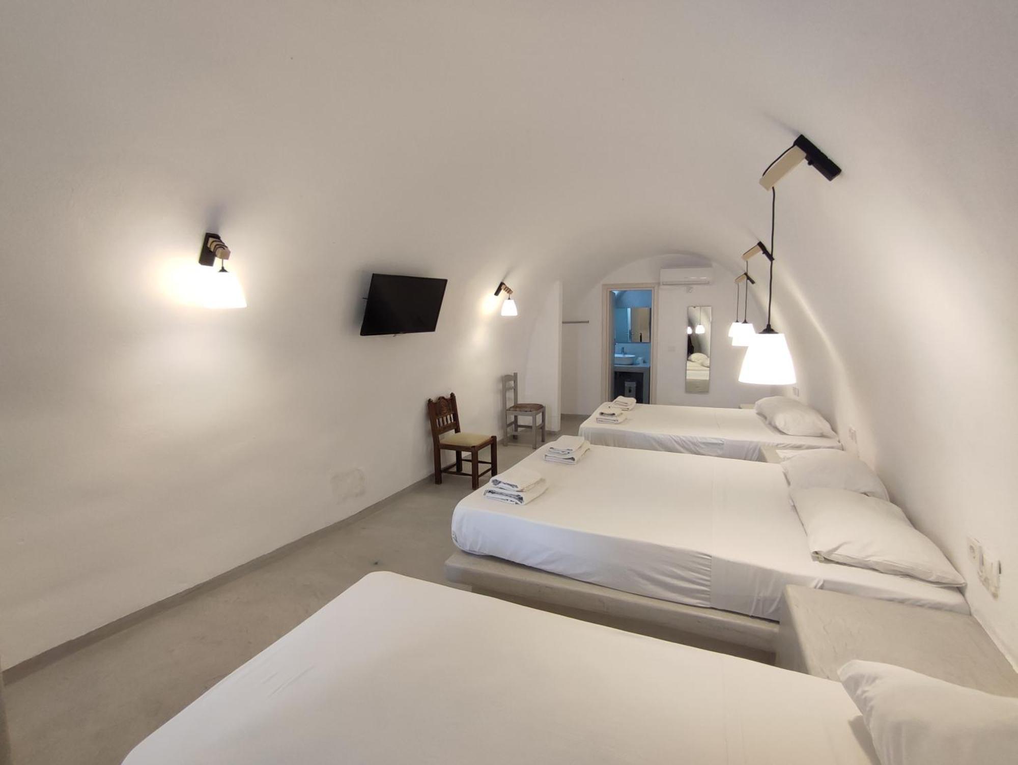 Central Santorini Serenity Rooms Fira  Ngoại thất bức ảnh