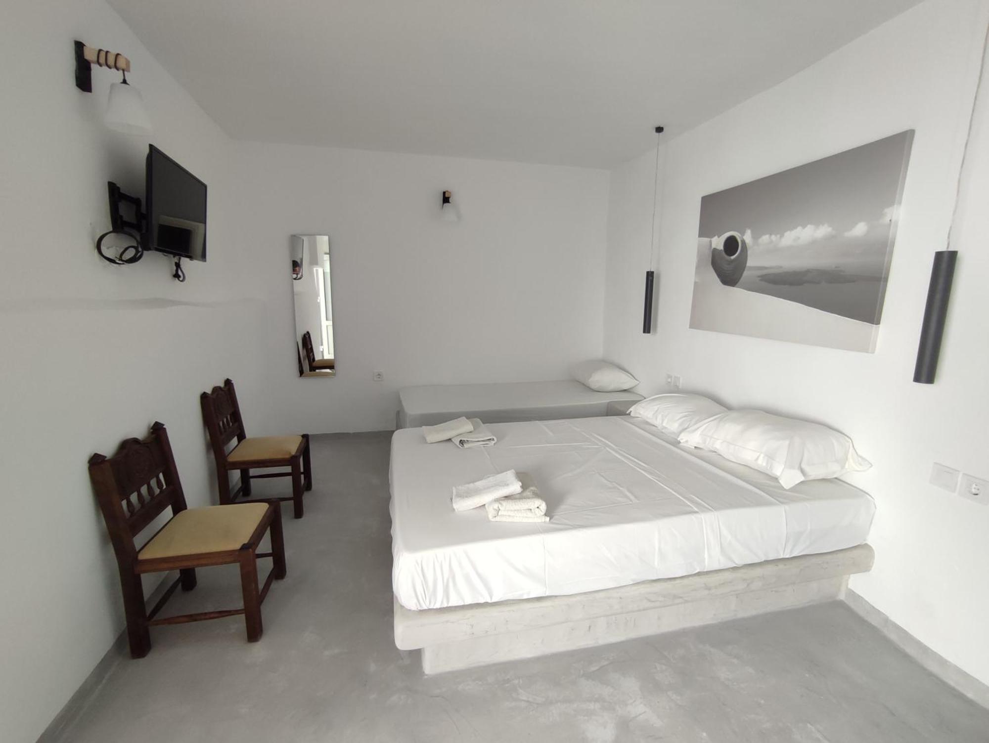 Central Santorini Serenity Rooms Fira  Ngoại thất bức ảnh