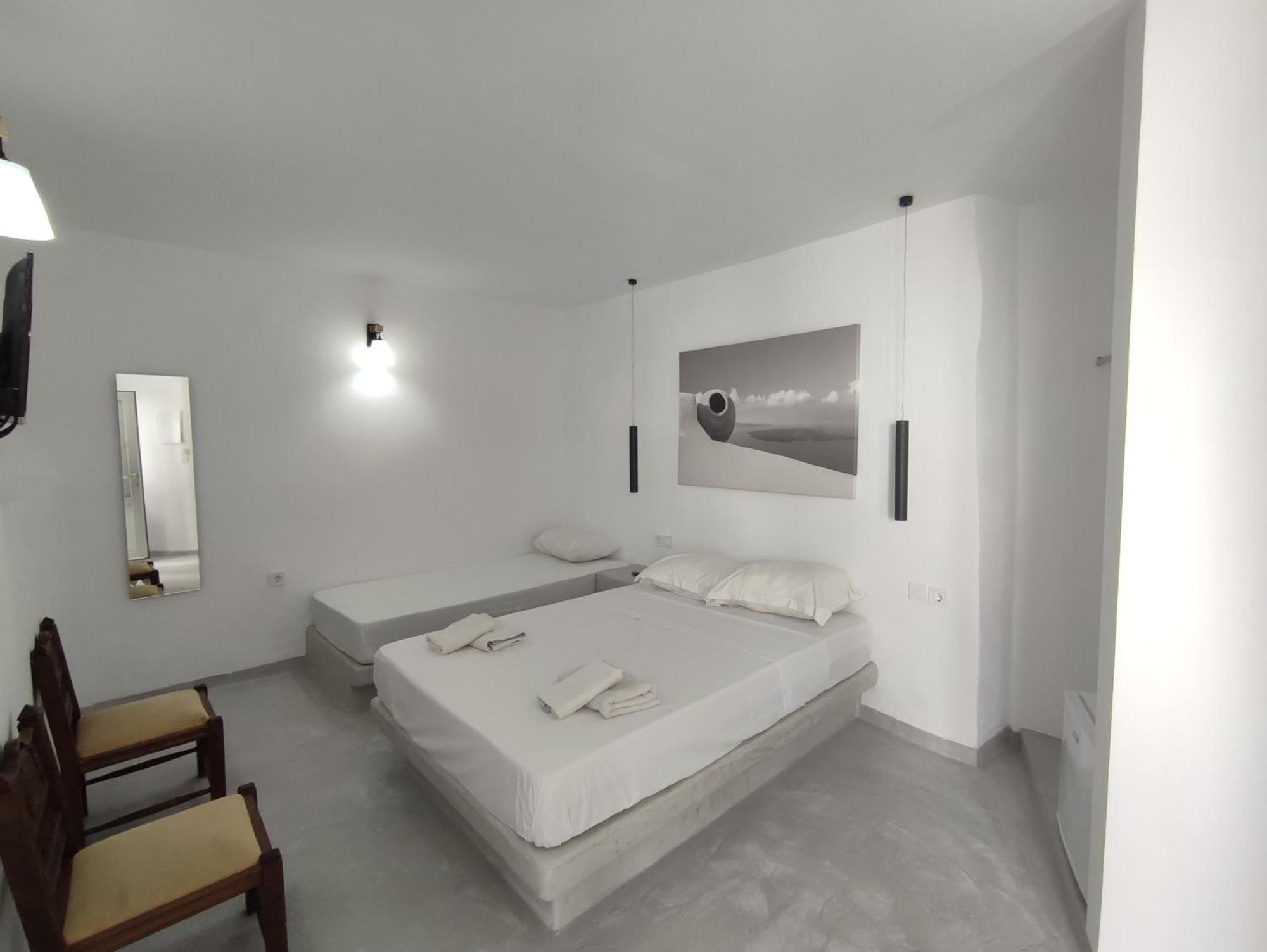 Central Santorini Serenity Rooms Fira  Ngoại thất bức ảnh